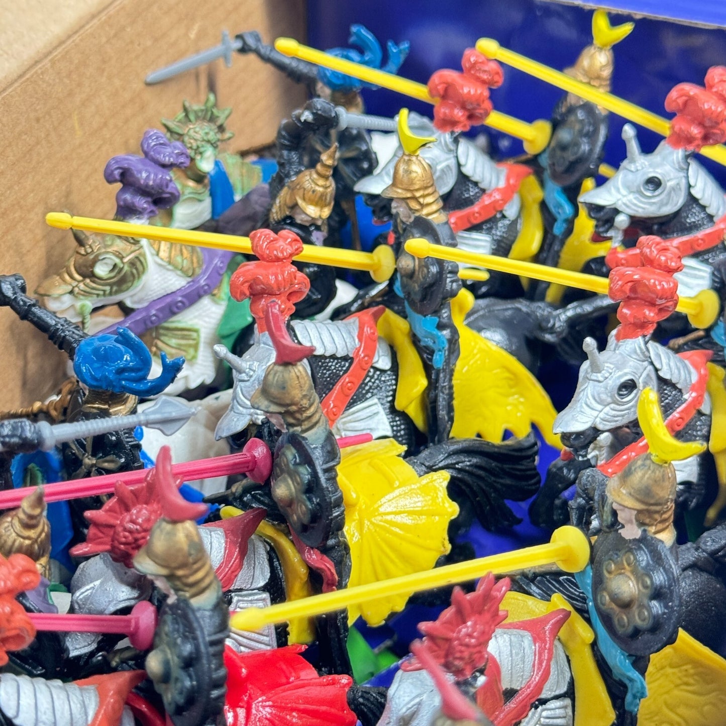 18 Britains Deetail Storm Knights - 1st vers mint pack box 7773